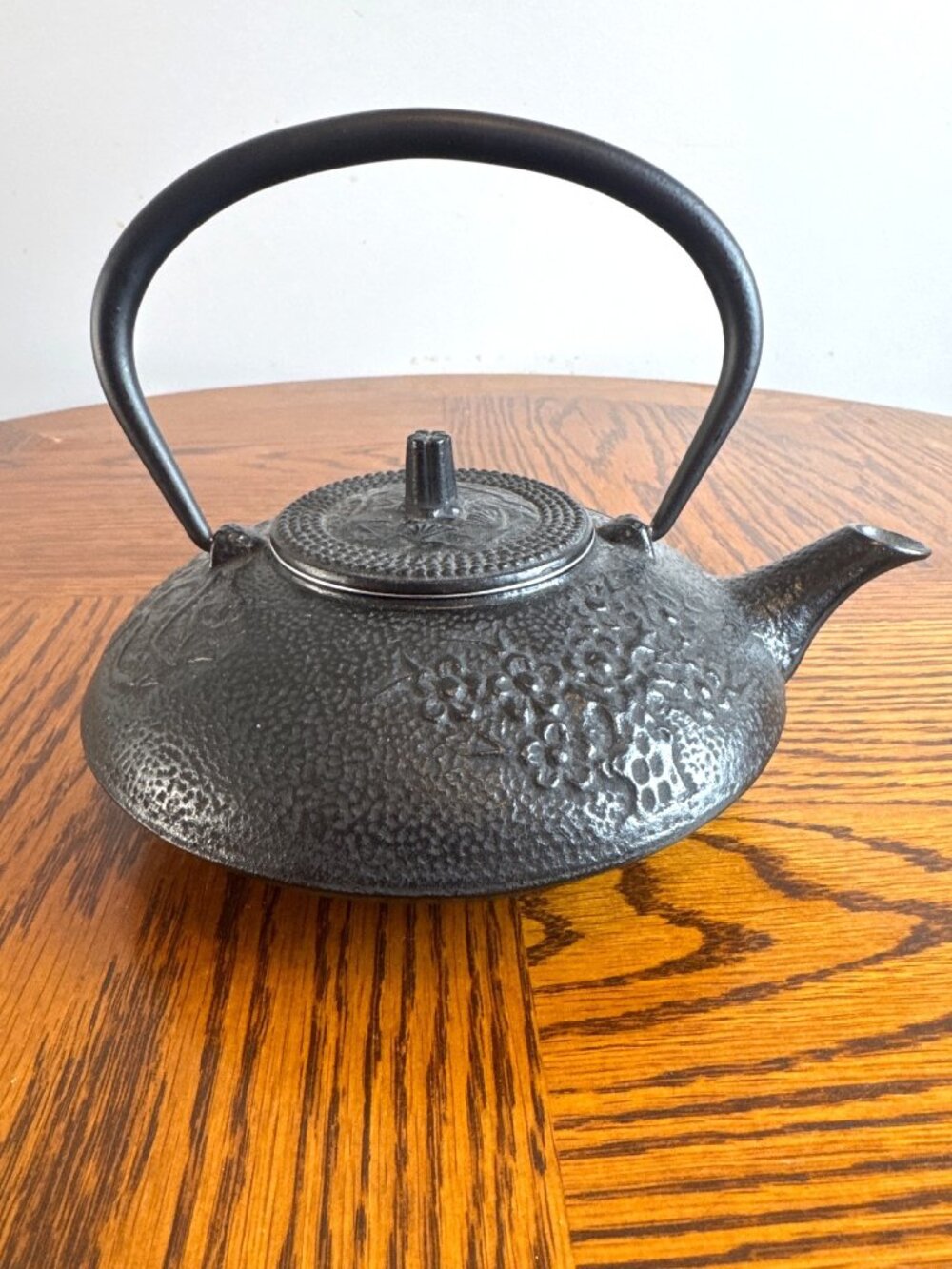 Japanese Cast Iron Teapot Bamboo & Floral Design Black Stainless Steel Infuser